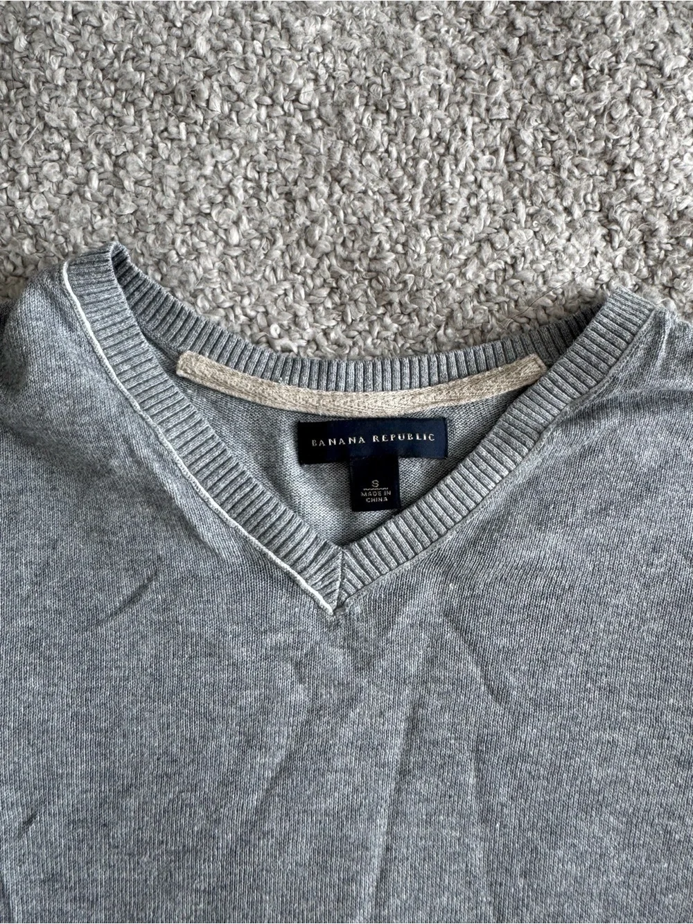 Banana Republic Men’s Gray V-Neck Silk/Linen/Cotton Sweater